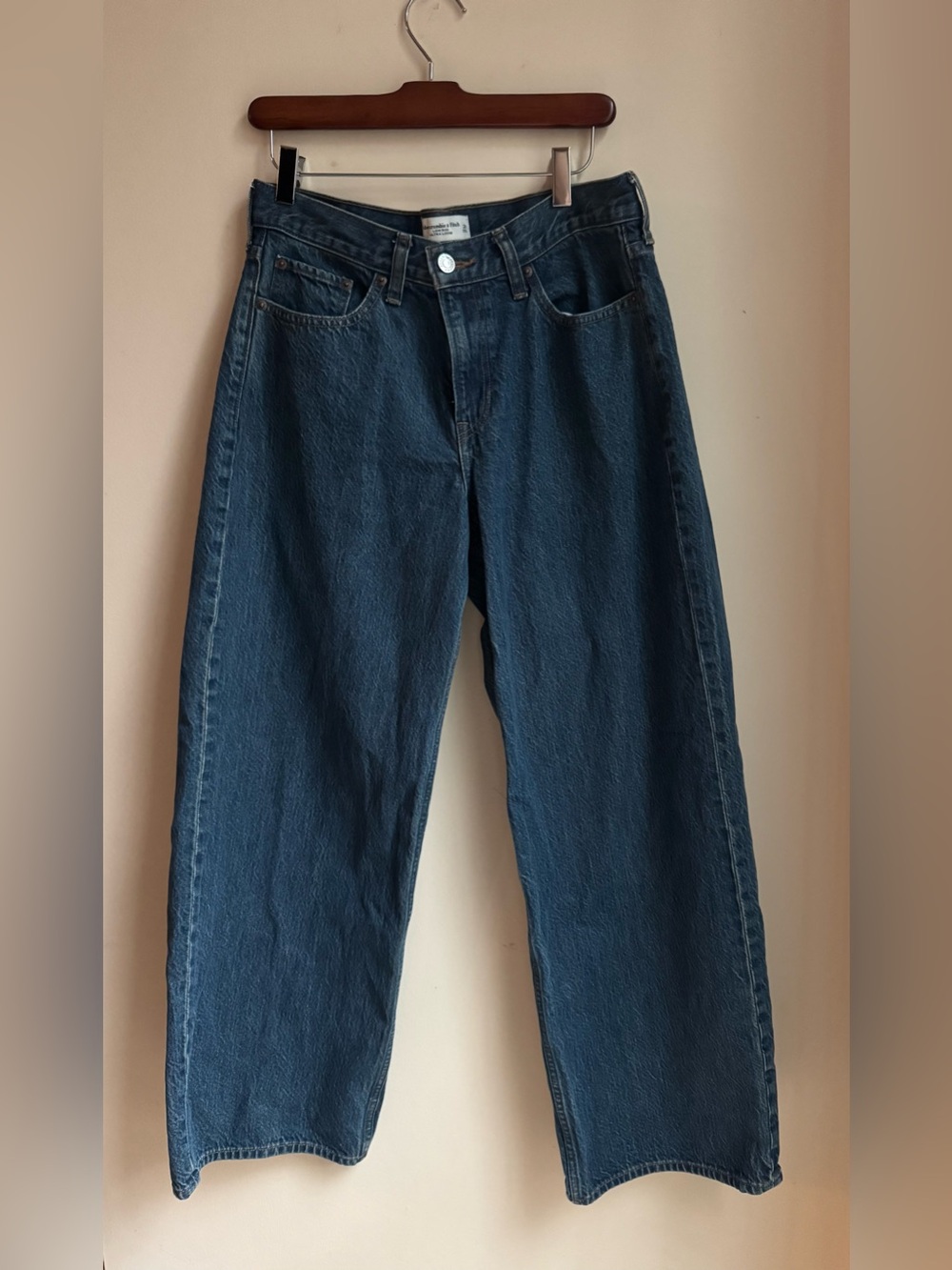 Abercrombie & Fitch Women’s Medium Wash Blue Low Rise Loose Wide-Leg Jeans 28
